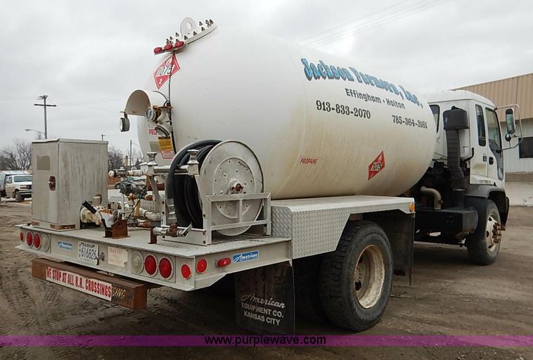 image for item I5082 1998 Chevrolet T7500 propane delivery truck