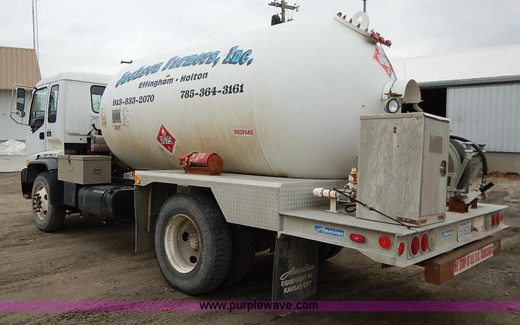 image for item I5082 1998 Chevrolet T7500 propane delivery truck