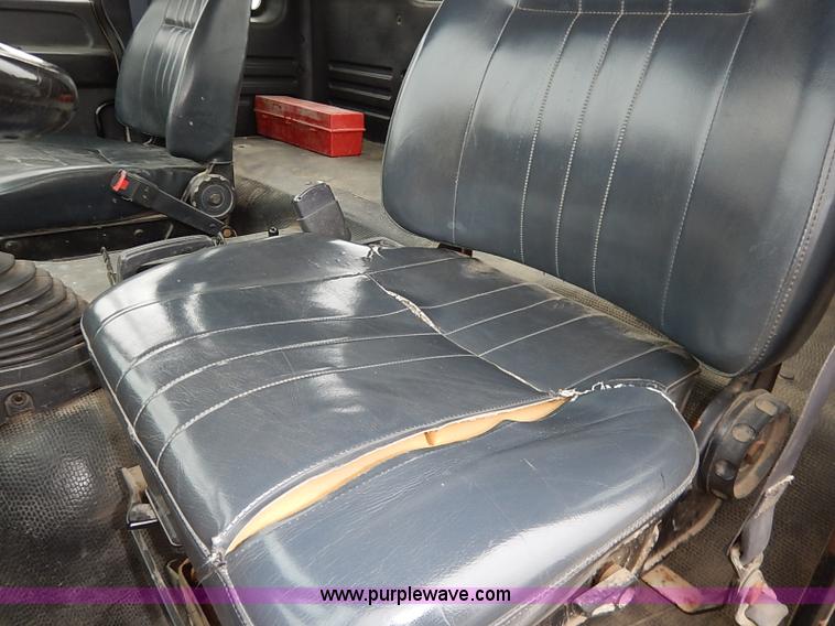 image for item I5082 1998 Chevrolet T7500 propane delivery truck