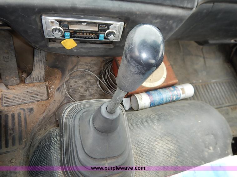 image for item I5082 1998 Chevrolet T7500 propane delivery truck