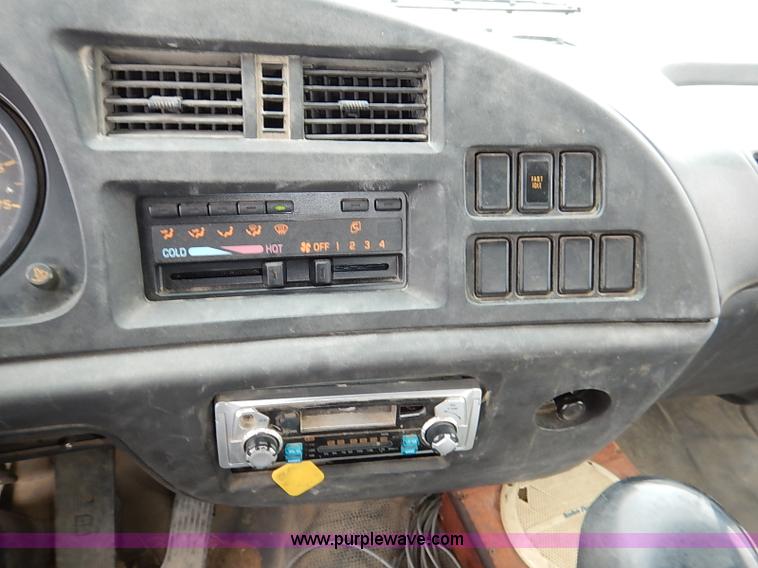 image for item I5082 1998 Chevrolet T7500 propane delivery truck