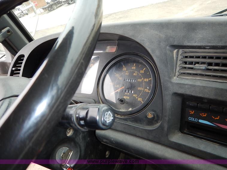 image for item I5082 1998 Chevrolet T7500 propane delivery truck