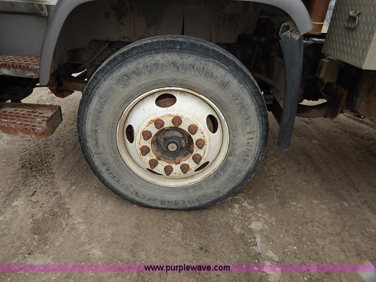 image for item I5082 1998 Chevrolet T7500 propane delivery truck