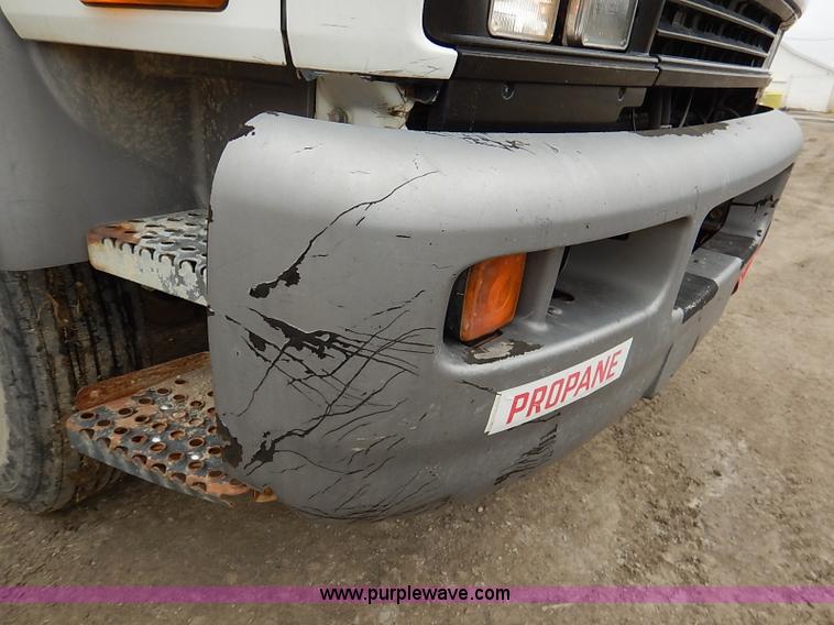 image for item I5082 1998 Chevrolet T7500 propane delivery truck