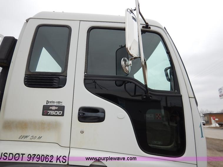 image for item I5082 1998 Chevrolet T7500 propane delivery truck