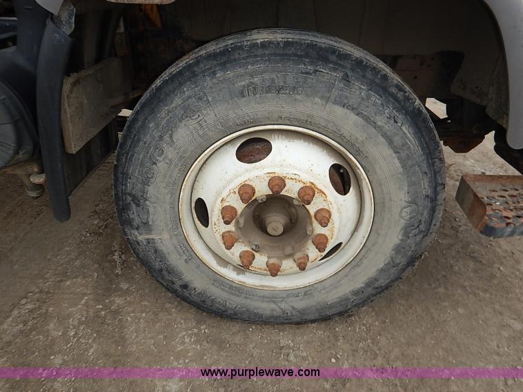 image for item I5082 1998 Chevrolet T7500 propane delivery truck