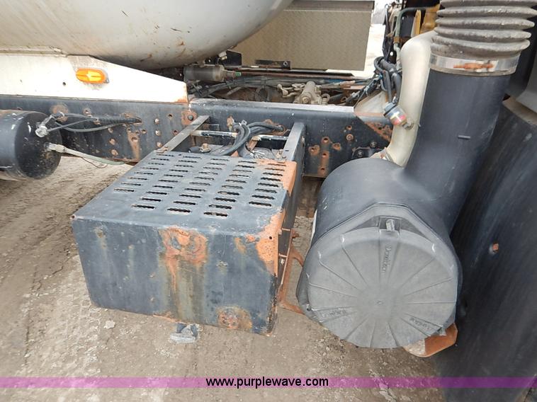 image for item I5082 1998 Chevrolet T7500 propane delivery truck