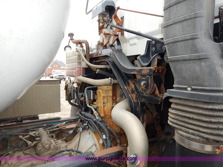 image for item I5082 1998 Chevrolet T7500 propane delivery truck