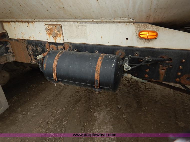 image for item I5082 1998 Chevrolet T7500 propane delivery truck