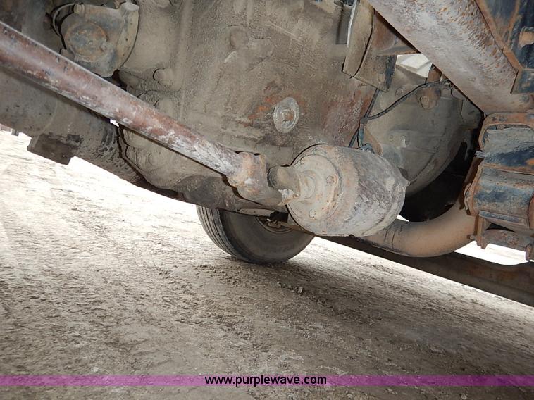 image for item I5082 1998 Chevrolet T7500 propane delivery truck