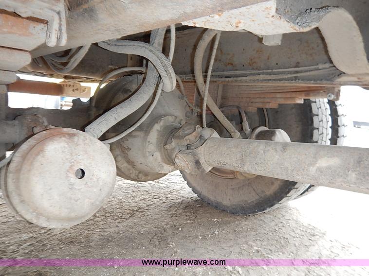 image for item I5082 1998 Chevrolet T7500 propane delivery truck