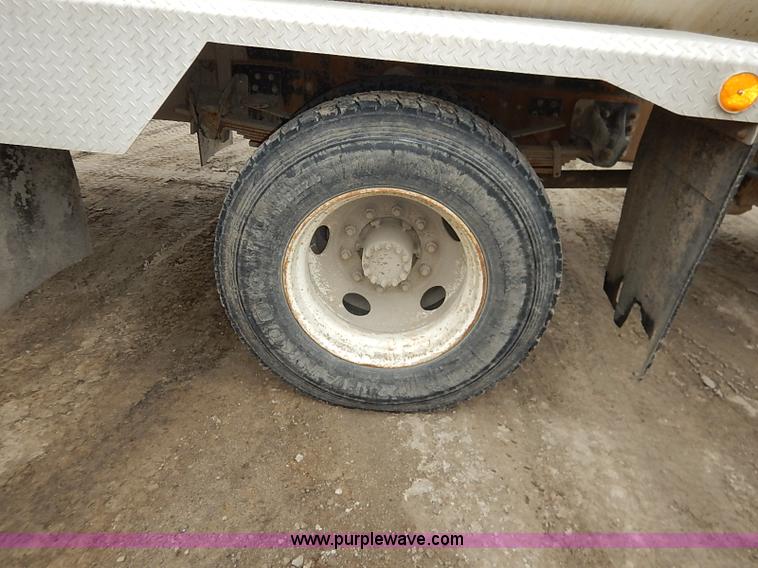 image for item I5082 1998 Chevrolet T7500 propane delivery truck