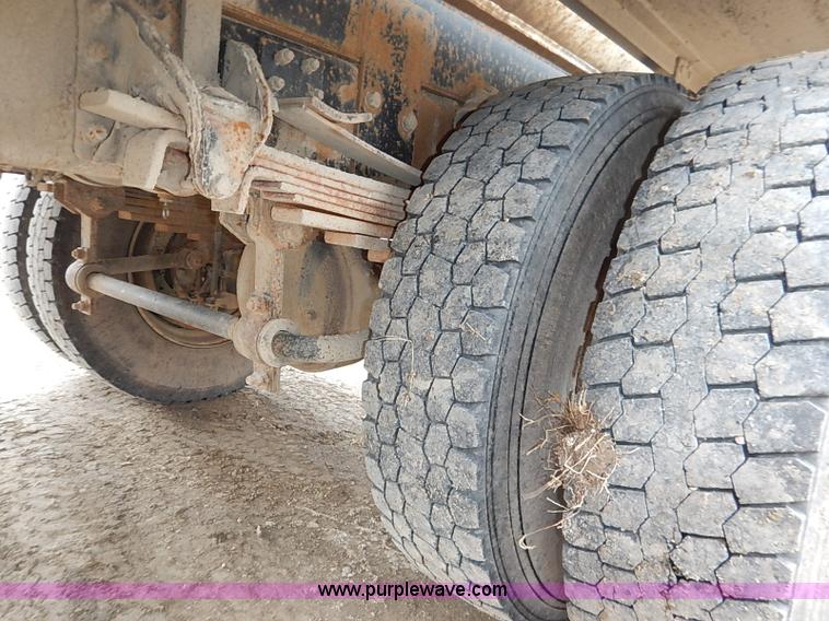 image for item I5082 1998 Chevrolet T7500 propane delivery truck