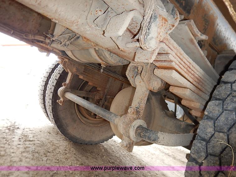 image for item I5082 1998 Chevrolet T7500 propane delivery truck