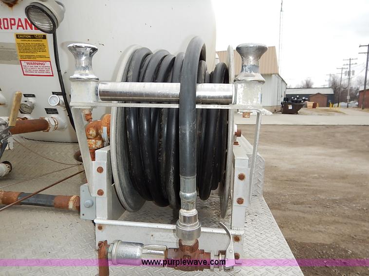 image for item I5082 1998 Chevrolet T7500 propane delivery truck