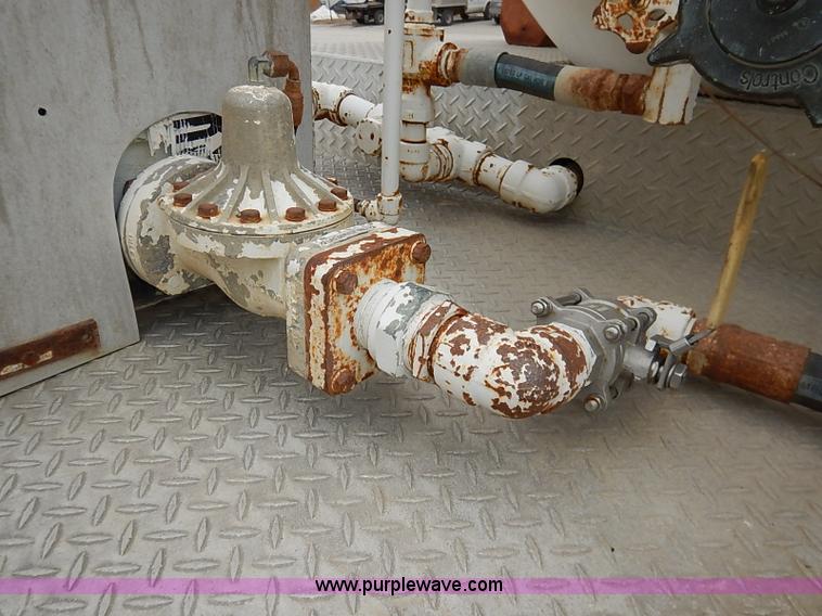 image for item I5082 1998 Chevrolet T7500 propane delivery truck