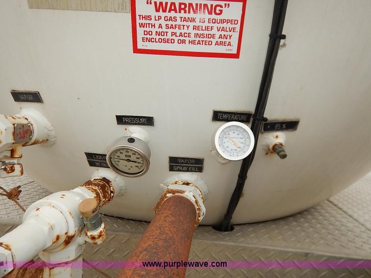 image for item I5082 1998 Chevrolet T7500 propane delivery truck