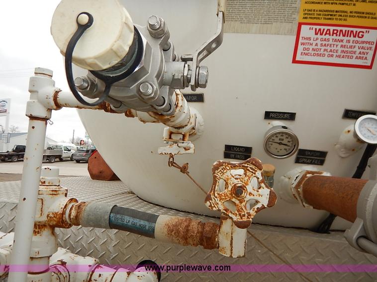 image for item I5082 1998 Chevrolet T7500 propane delivery truck