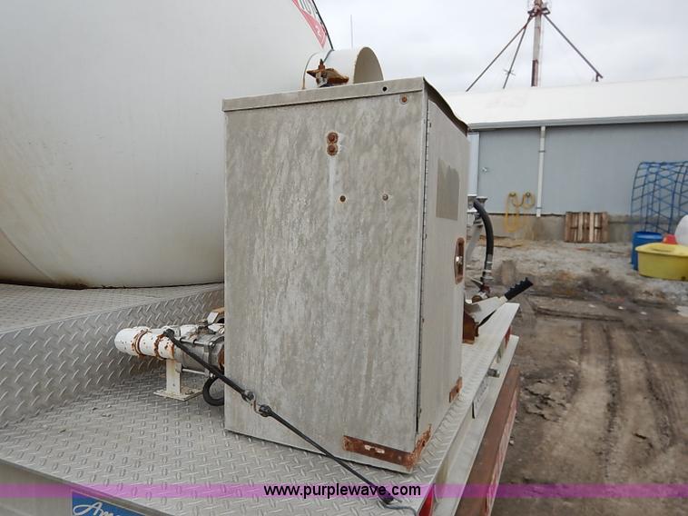 image for item I5082 1998 Chevrolet T7500 propane delivery truck