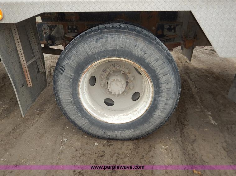 image for item I5082 1998 Chevrolet T7500 propane delivery truck