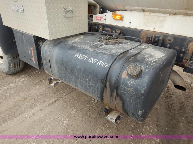 image for item I5082 1998 Chevrolet T7500 propane delivery truck