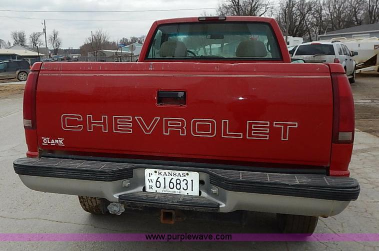 image for item I5083 2000 Chevrolet 2500 LS pickup truck