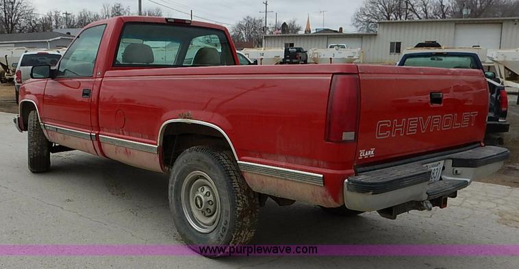 image for item I5083 2000 Chevrolet 2500 LS pickup truck
