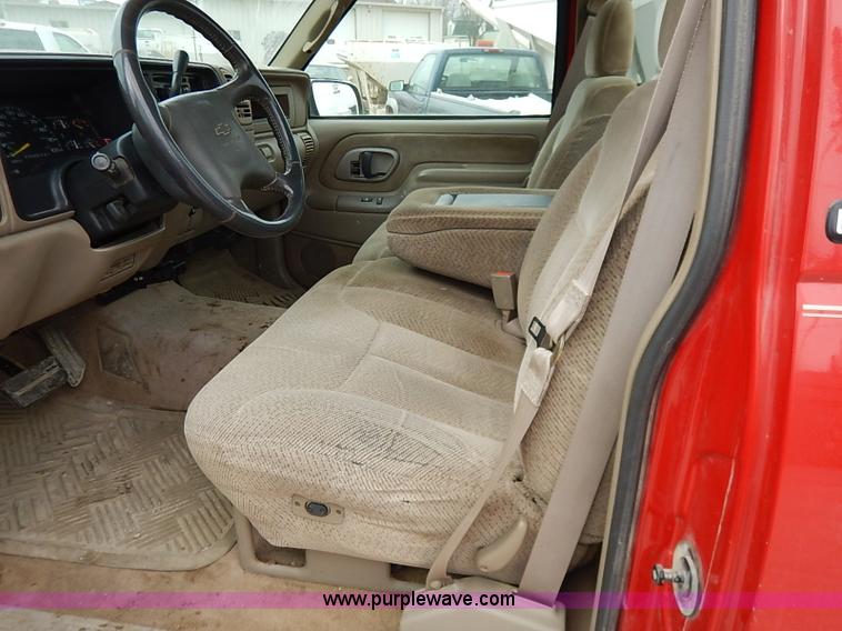 image for item I5083 2000 Chevrolet 2500 LS pickup truck