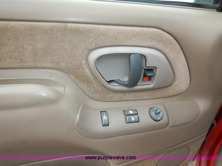 image for item I5083 2000 Chevrolet 2500 LS pickup truck