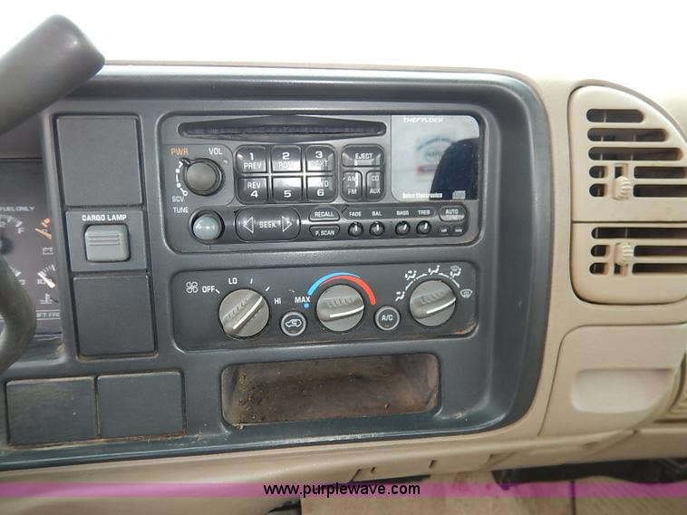 image for item I5083 2000 Chevrolet 2500 LS pickup truck