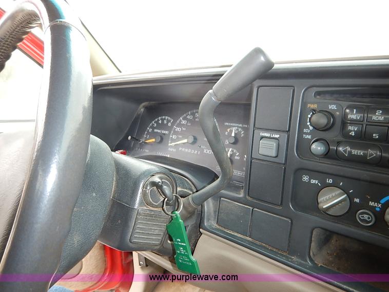 image for item I5083 2000 Chevrolet 2500 LS pickup truck