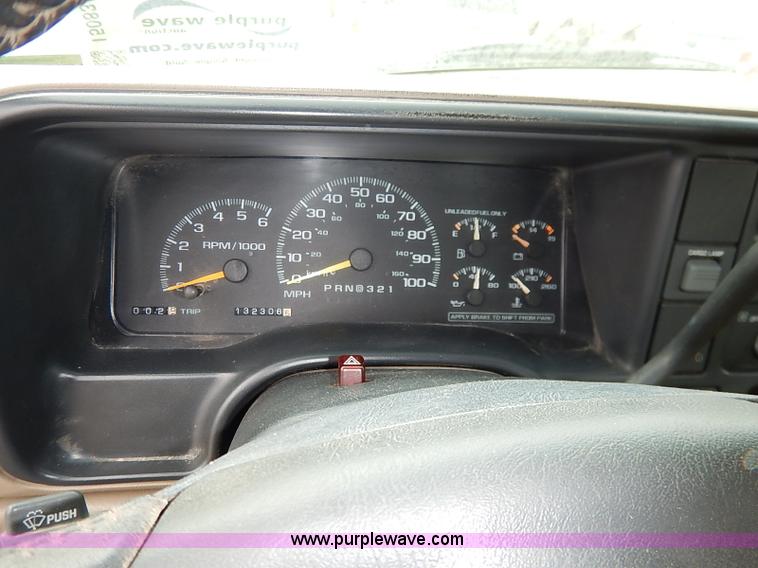 image for item I5083 2000 Chevrolet 2500 LS pickup truck