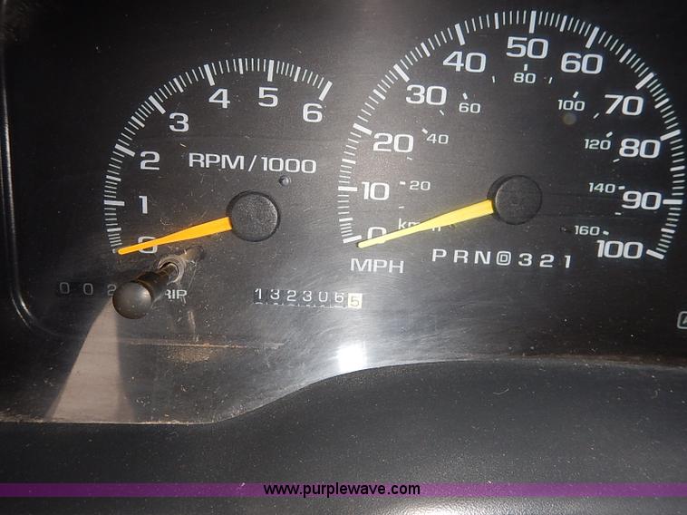 image for item I5083 2000 Chevrolet 2500 LS pickup truck