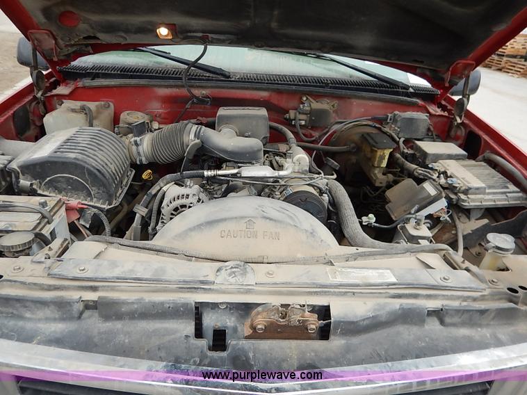 image for item I5083 2000 Chevrolet 2500 LS pickup truck