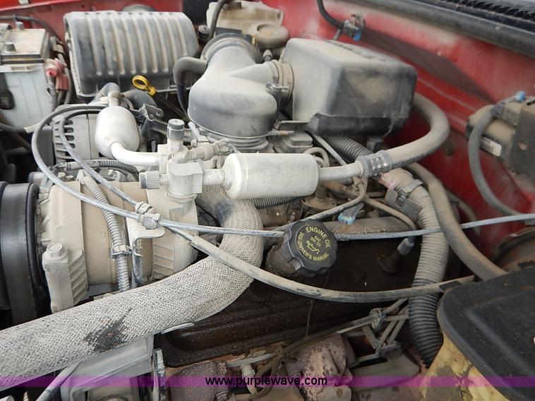 image for item I5083 2000 Chevrolet 2500 LS pickup truck