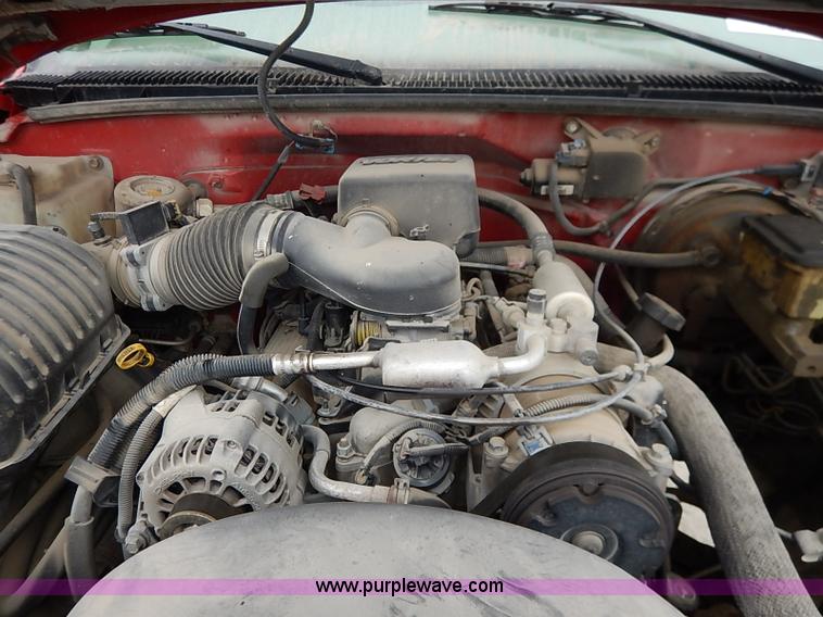 image for item I5083 2000 Chevrolet 2500 LS pickup truck