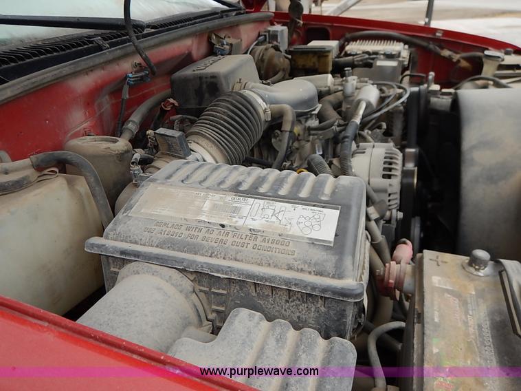 image for item I5083 2000 Chevrolet 2500 LS pickup truck