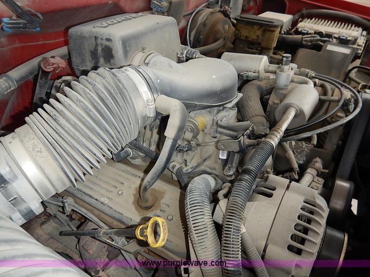 image for item I5083 2000 Chevrolet 2500 LS pickup truck