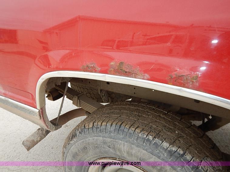 image for item I5083 2000 Chevrolet 2500 LS pickup truck