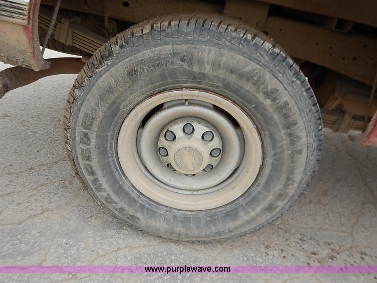 image for item I5083 2000 Chevrolet 2500 LS pickup truck