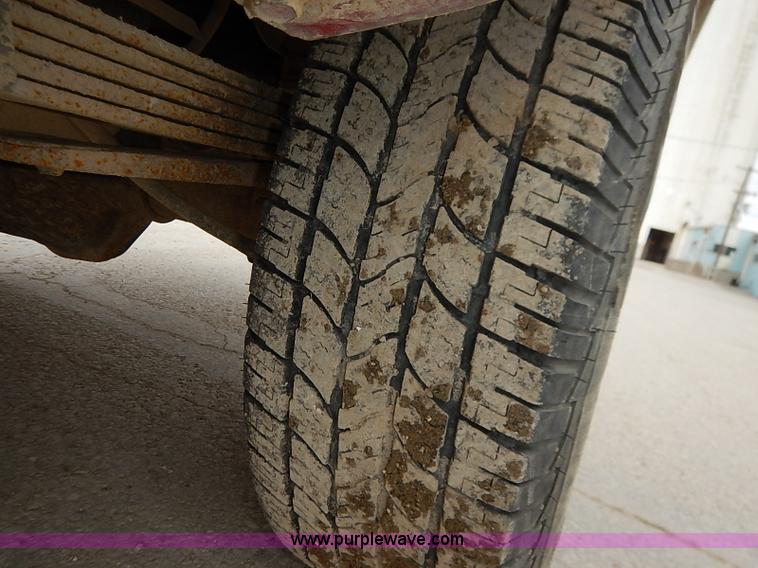 image for item I5083 2000 Chevrolet 2500 LS pickup truck