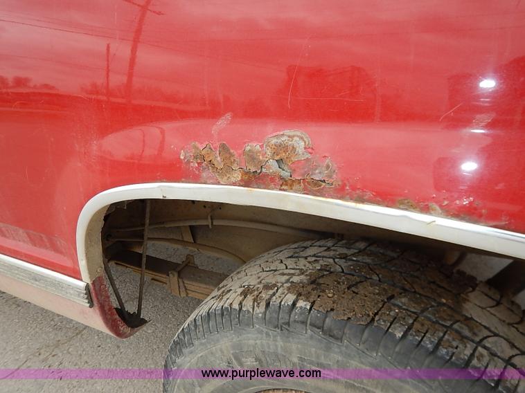 image for item I5083 2000 Chevrolet 2500 LS pickup truck