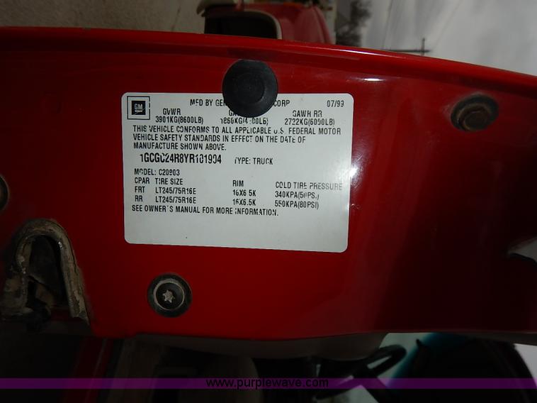 image for item I5083 2000 Chevrolet 2500 LS pickup truck