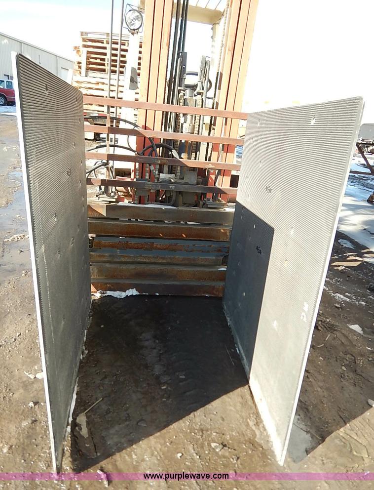 image for item I5114 Nissan 35 forklift