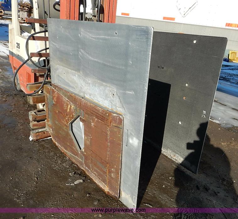 image for item I5114 Nissan 35 forklift