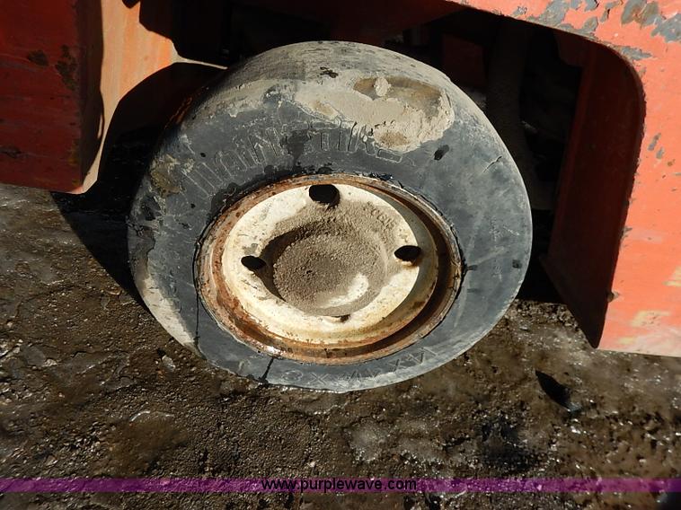 image for item I5114 Nissan 35 forklift