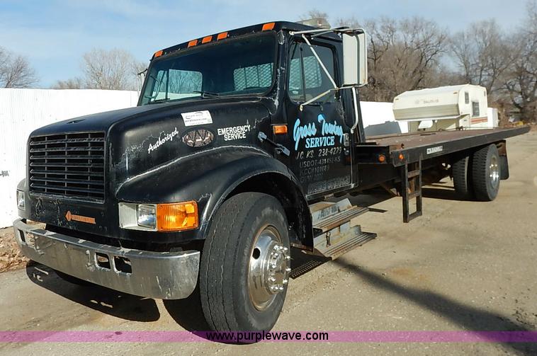 image for item I5126 1991 International 4700 tow truck