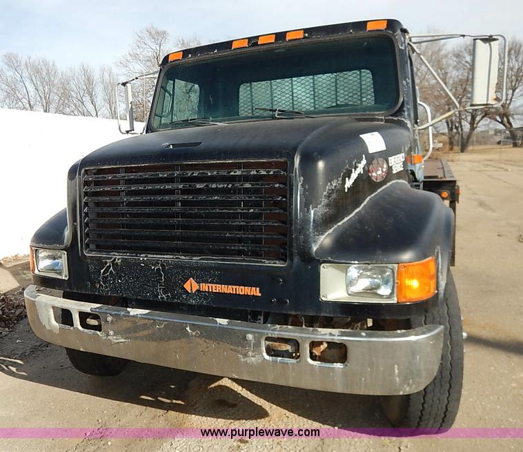 image for item I5126 1991 International 4700 tow truck
