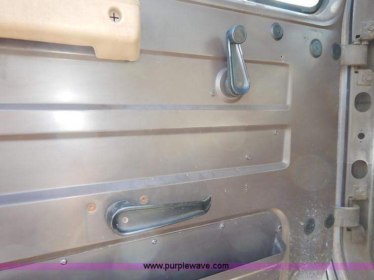 image for item I5126 1991 International 4700 tow truck