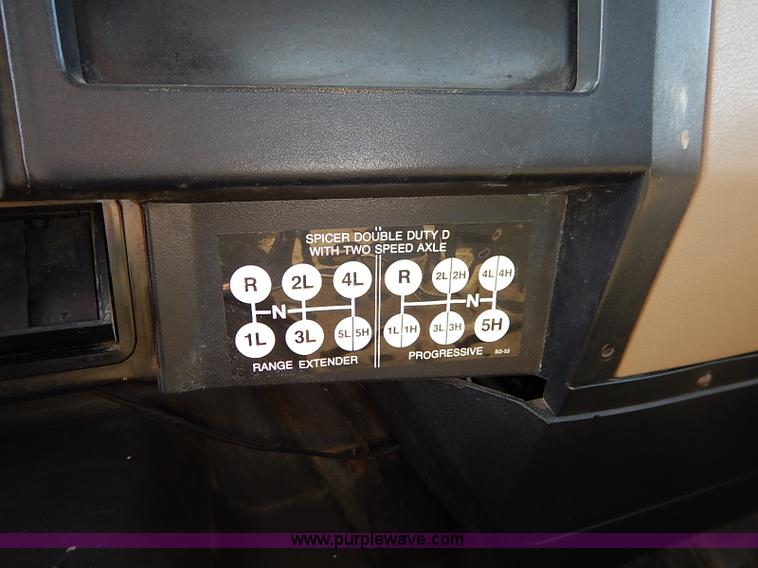 image for item I5126 1991 International 4700 tow truck